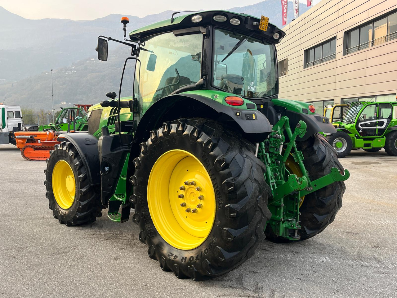 Máy cày John Deere 6175R: hình 8 Máy cày John Deere 6175R: hình 8