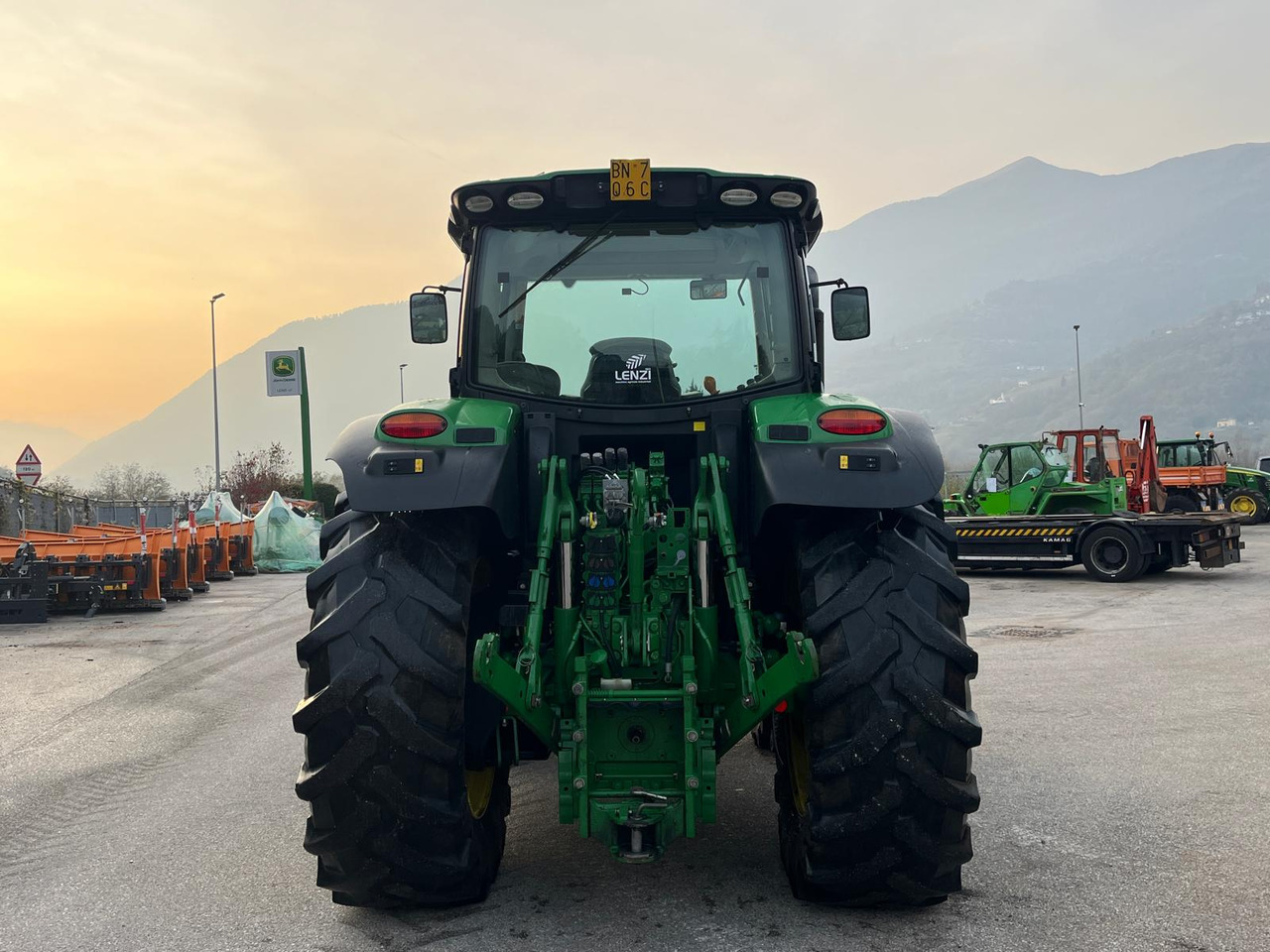Máy cày John Deere 6175R: hình 7 Máy cày John Deere 6175R: hình 7
