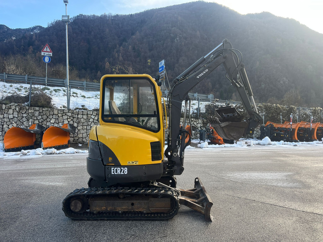 MINIESCAVATORE VOLVO ECR 28 - Máy xúc mini: hình 3 MINIESCAVATORE VOLVO ECR 28 - Máy xúc mini: hình 3