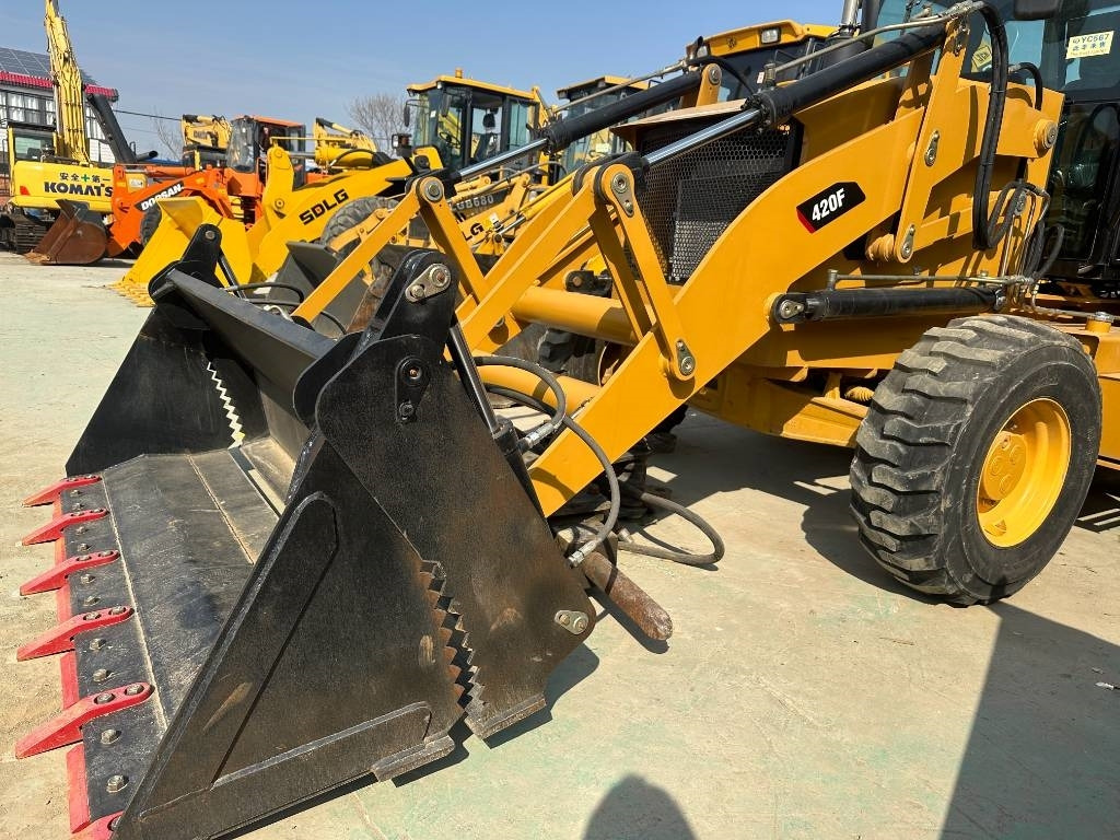 CAT 420 F ST - Máy xúc trước múc sau: hình 2 CAT 420 F ST - Máy xúc trước múc sau: hình 2