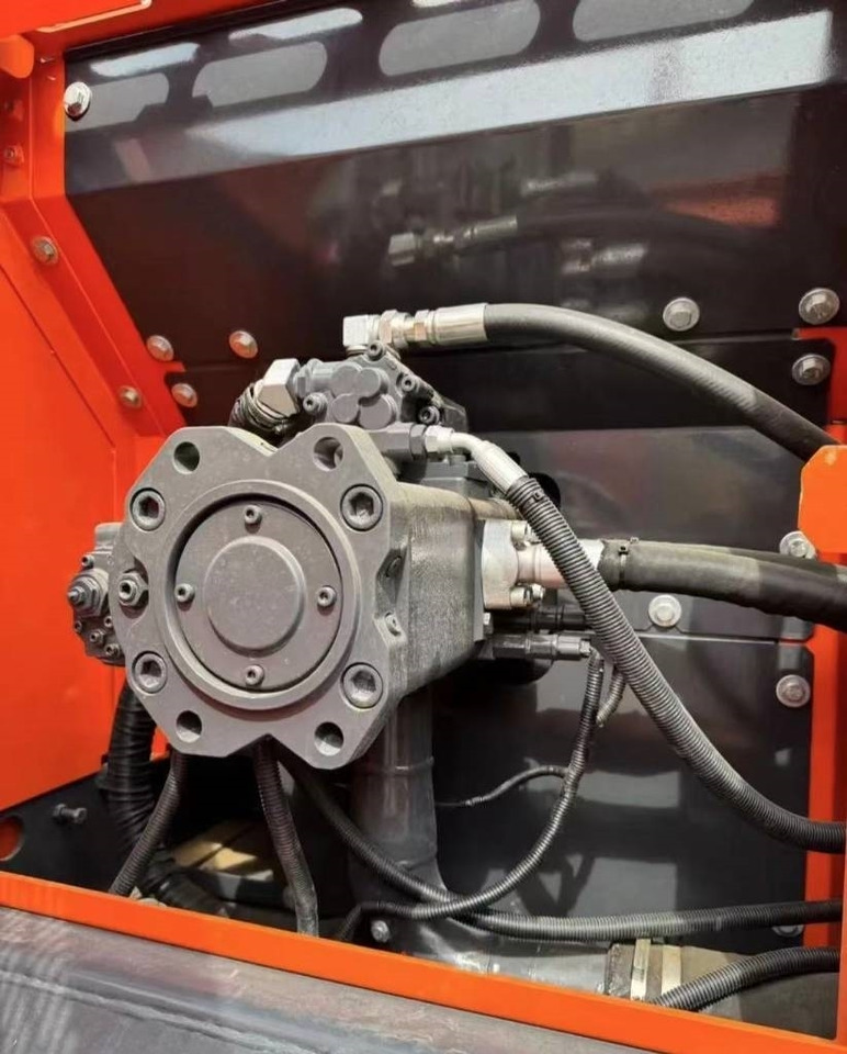 Doosan 225 DX - Máy xúc bánh xích: hình 2 Doosan 225 DX - Máy xúc bánh xích: hình 2