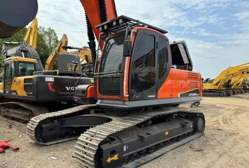 Doosan 225 DX - Máy xúc bánh xích: hình 4 Doosan 225 DX - Máy xúc bánh xích: hình 4
