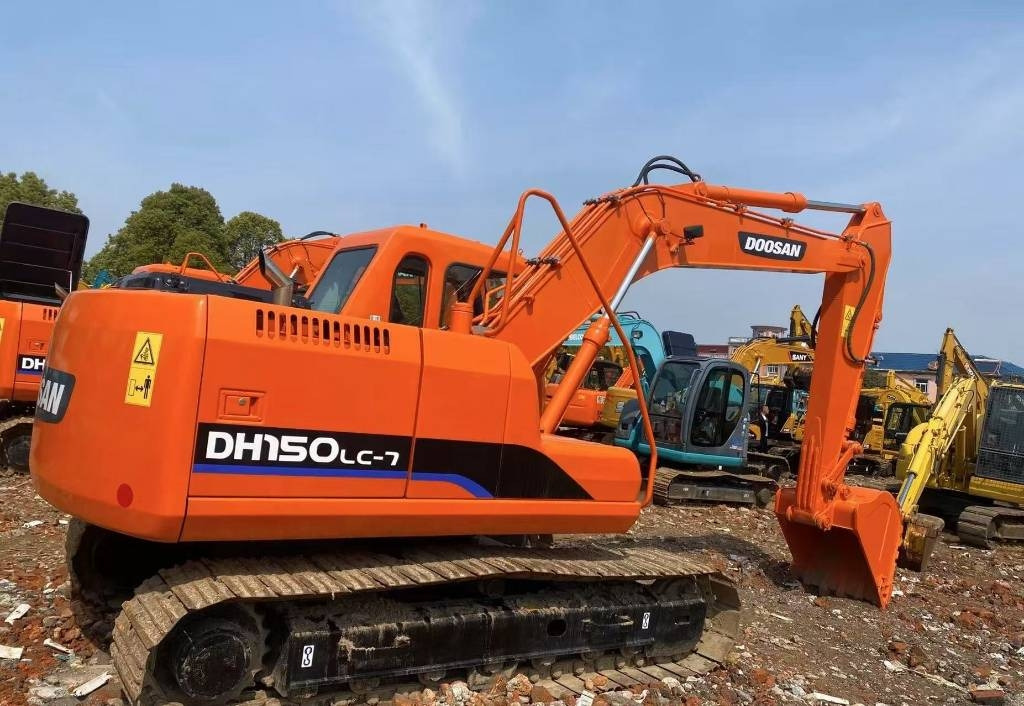 Doosan DH 150 - Máy xúc bánh xích: hình 1 Doosan DH 150 - Máy xúc bánh xích: hình 1