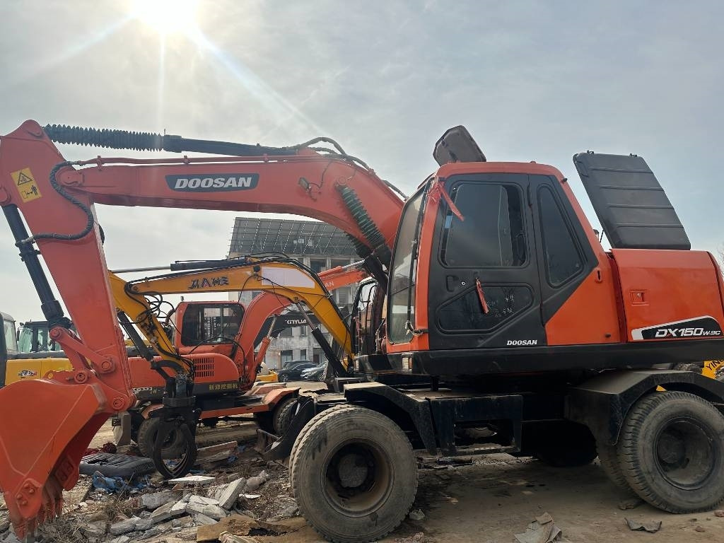 Doosan DH 150 W-7 - Máy xúc bánh lốp: hình 5 Doosan DH 150 W-7 - Máy xúc bánh lốp: hình 5
