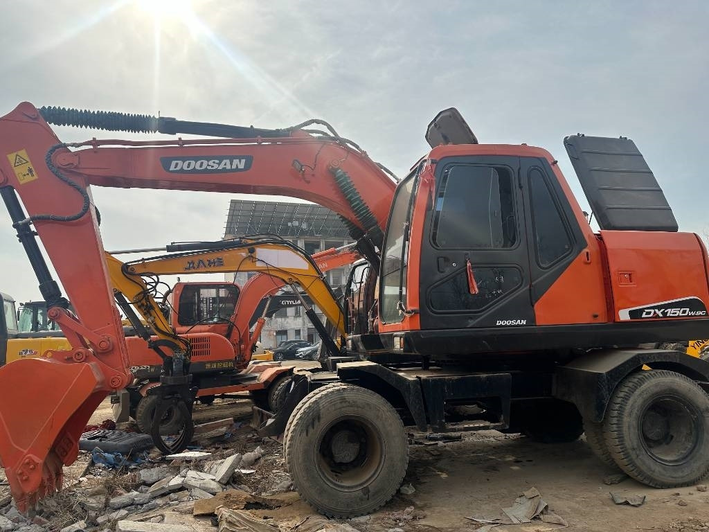 Doosan DH 150 W-7 - Máy xúc bánh lốp: hình 2 Doosan DH 150 W-7 - Máy xúc bánh lốp: hình 2
