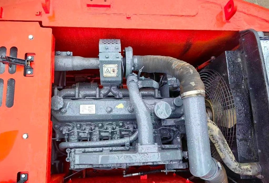 Doosan DX 140 - Máy xúc bánh xích: hình 3 Doosan DX 140 - Máy xúc bánh xích: hình 3