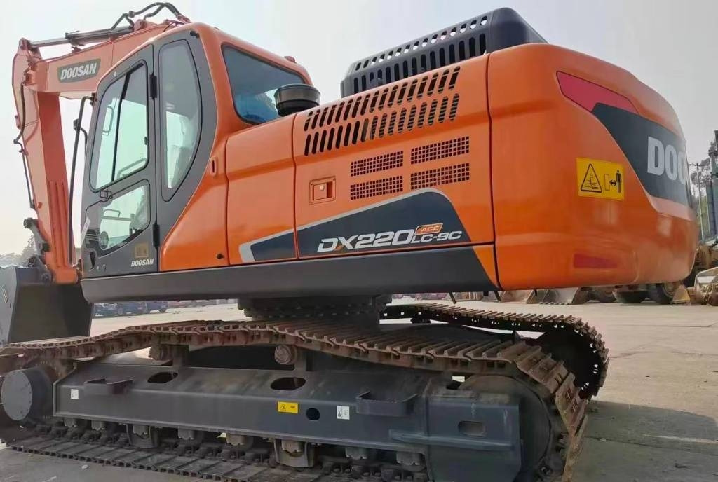 Doosan DX 220 - Máy xúc bánh xích: hình 1 Doosan DX 220 - Máy xúc bánh xích: hình 1