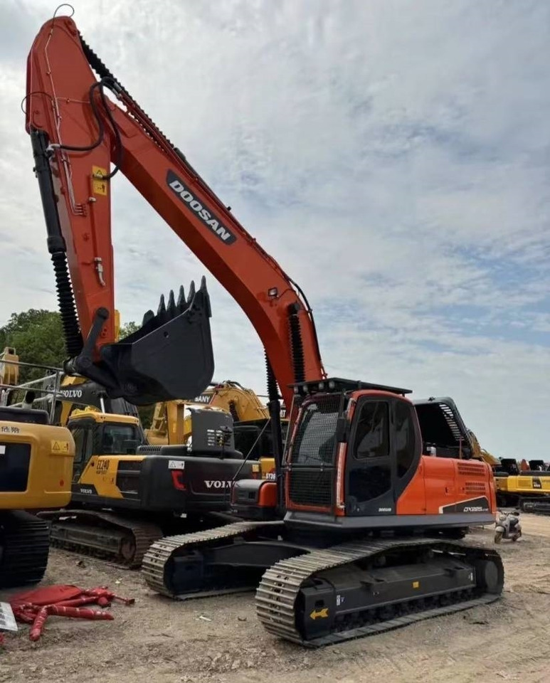 Doosan DX 225 - Máy xúc bánh xích: hình 1 Doosan DX 225 - Máy xúc bánh xích: hình 1