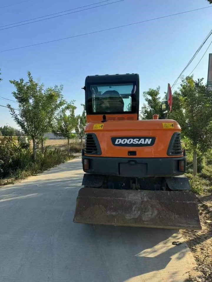 Doosan DX 60 - Máy xúc mini: hình 2 Doosan DX 60 - Máy xúc mini: hình 2