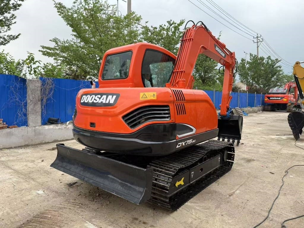 Doosan DX 75 - Máy xúc bánh xích: hình 5 Doosan DX 75 - Máy xúc bánh xích: hình 5