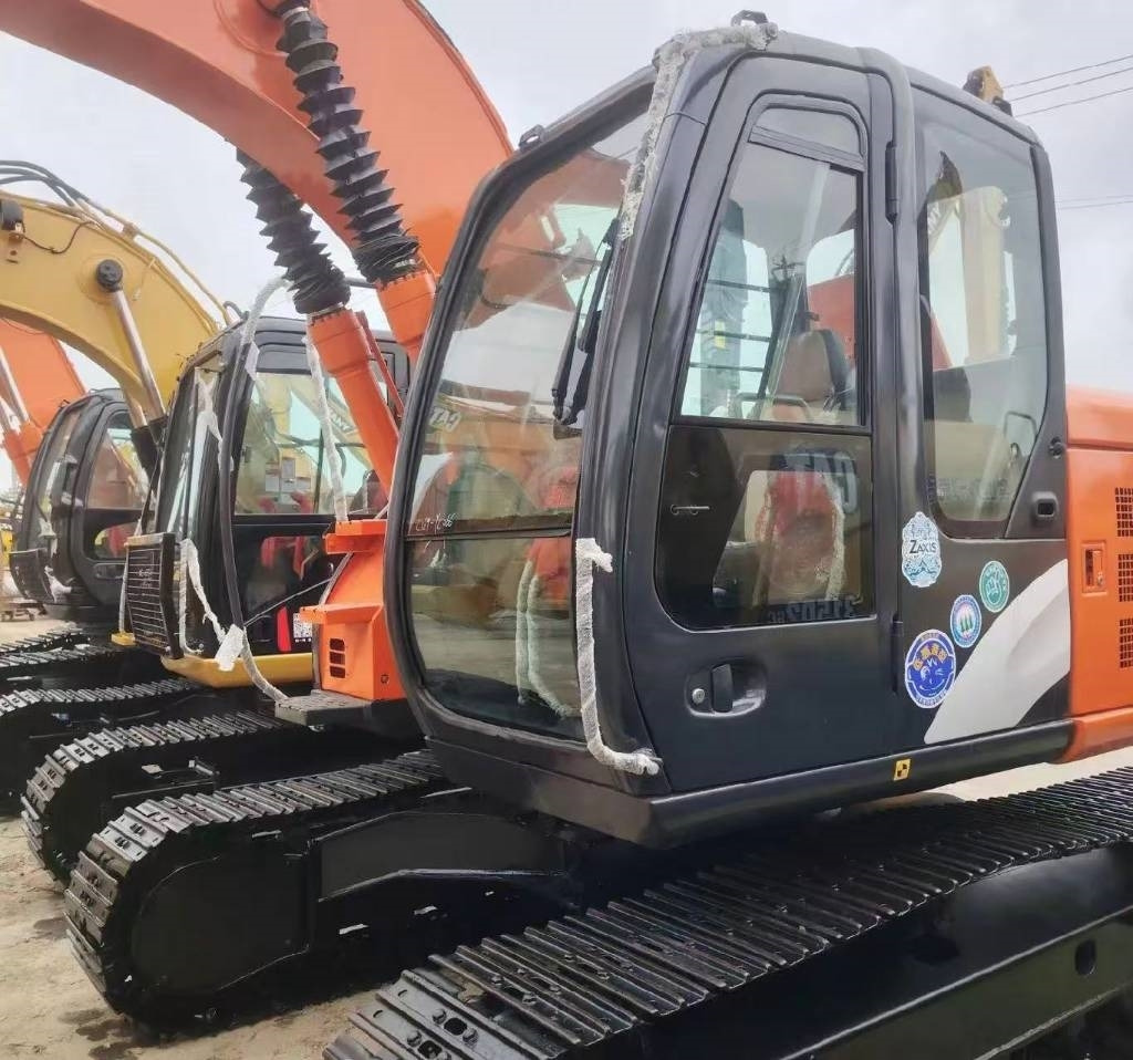 Hitachi 135US-6 - Máy xúc bánh xích: hình 4 Hitachi 135US-6 - Máy xúc bánh xích: hình 4