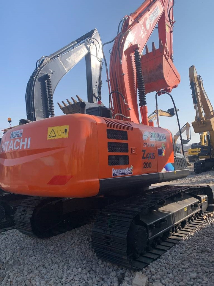 Hitachi 200 - Máy xúc bánh xích: hình 1 Hitachi 200 - Máy xúc bánh xích: hình 1