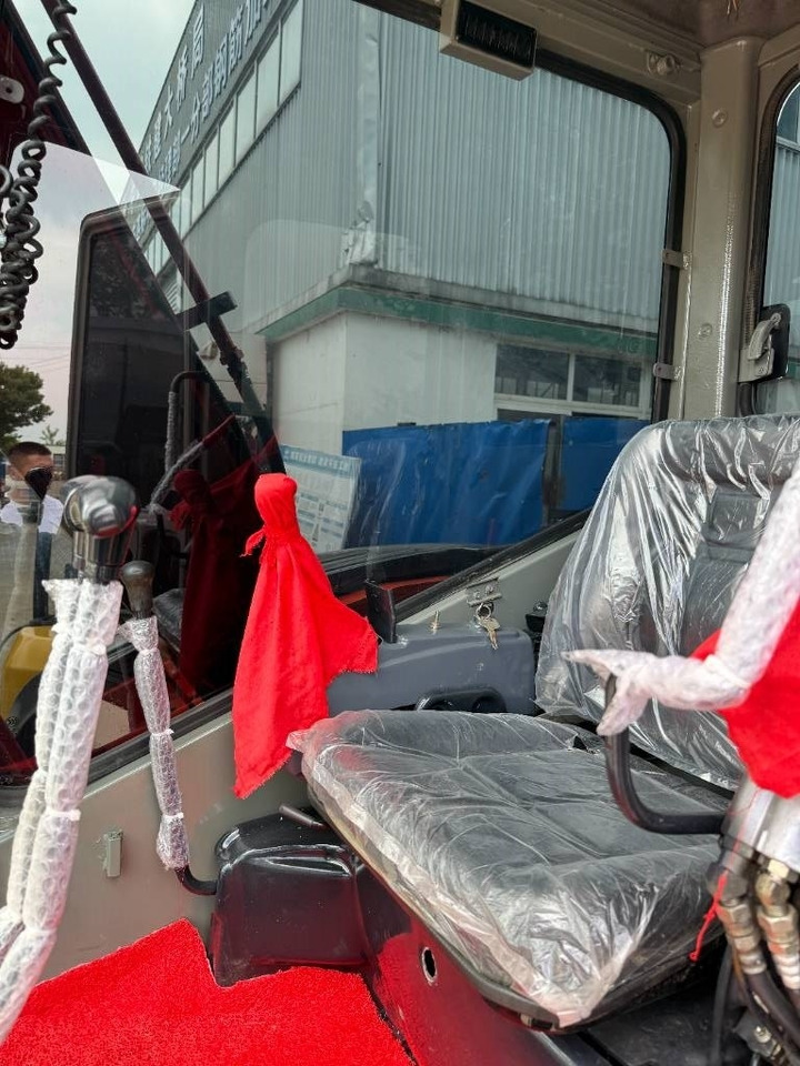 Hitachi ZX 55 - Máy xúc mini: hình 5 Hitachi ZX 55 - Máy xúc mini: hình 5