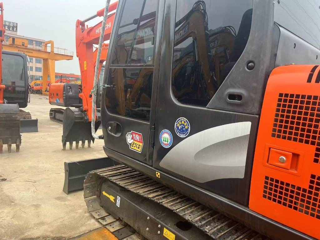Hitachi ZX 60 - Máy xúc mini: hình 1 Hitachi ZX 60 - Máy xúc mini: hình 1