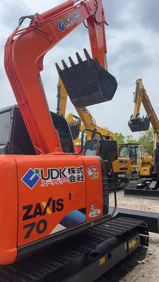 Hitachi ZX 70 - Máy xúc mini: hình 1 Hitachi ZX 70 - Máy xúc mini: hình 1