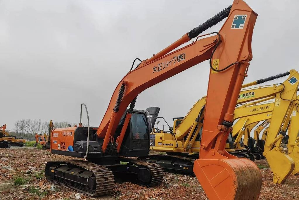 Hitachi Zaxis 200 LC - Máy xúc bánh xích: hình 1 Hitachi Zaxis 200 LC - Máy xúc bánh xích: hình 1