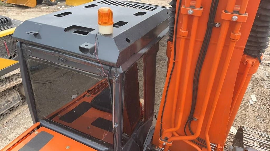 Hitachi Zaxis 210 H-3 - Máy xúc bánh xích: hình 4 Hitachi Zaxis 210 H-3 - Máy xúc bánh xích: hình 4