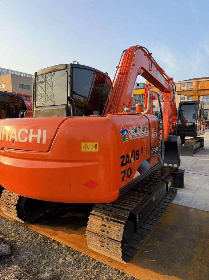 Hitachi Zaxis 70 - Máy xúc bánh xích: hình 2 Hitachi Zaxis 70 - Máy xúc bánh xích: hình 2