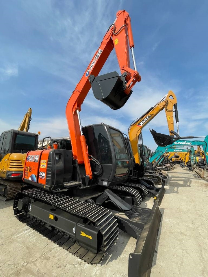 Hitachi Zaxis 70 - Máy xúc bánh xích: hình 4 Hitachi Zaxis 70 - Máy xúc bánh xích: hình 4