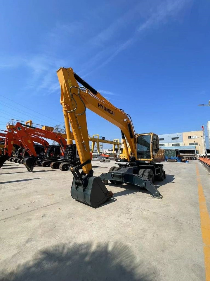 Hyundai 210W-9 - Máy xúc bánh lốp: hình 2 Hyundai 210W-9 - Máy xúc bánh lốp: hình 2