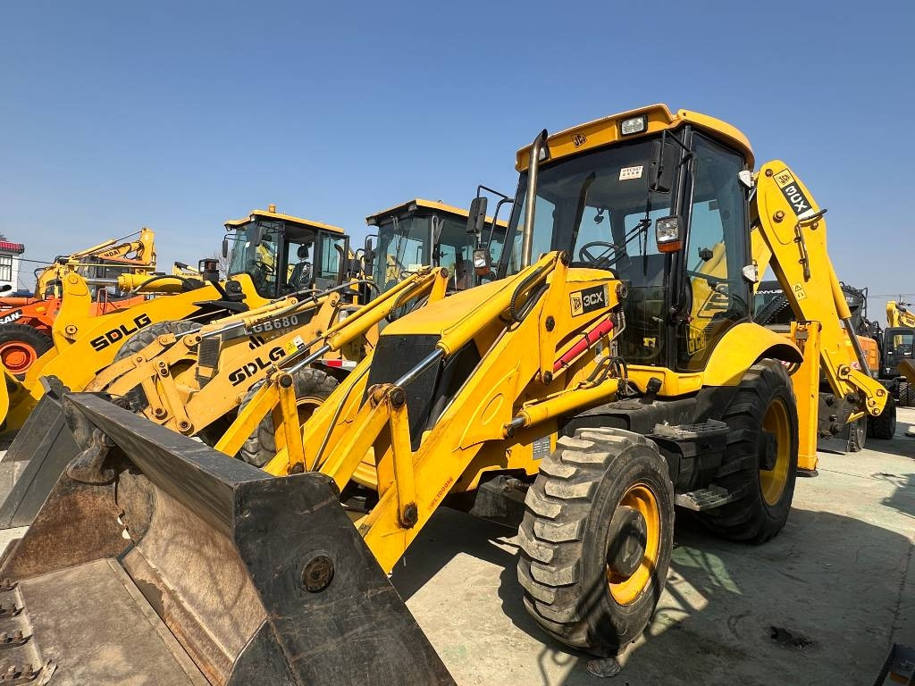 JCB 3 XC - Máy xúc trước múc sau: hình 1 JCB 3 XC - Máy xúc trước múc sau: hình 1