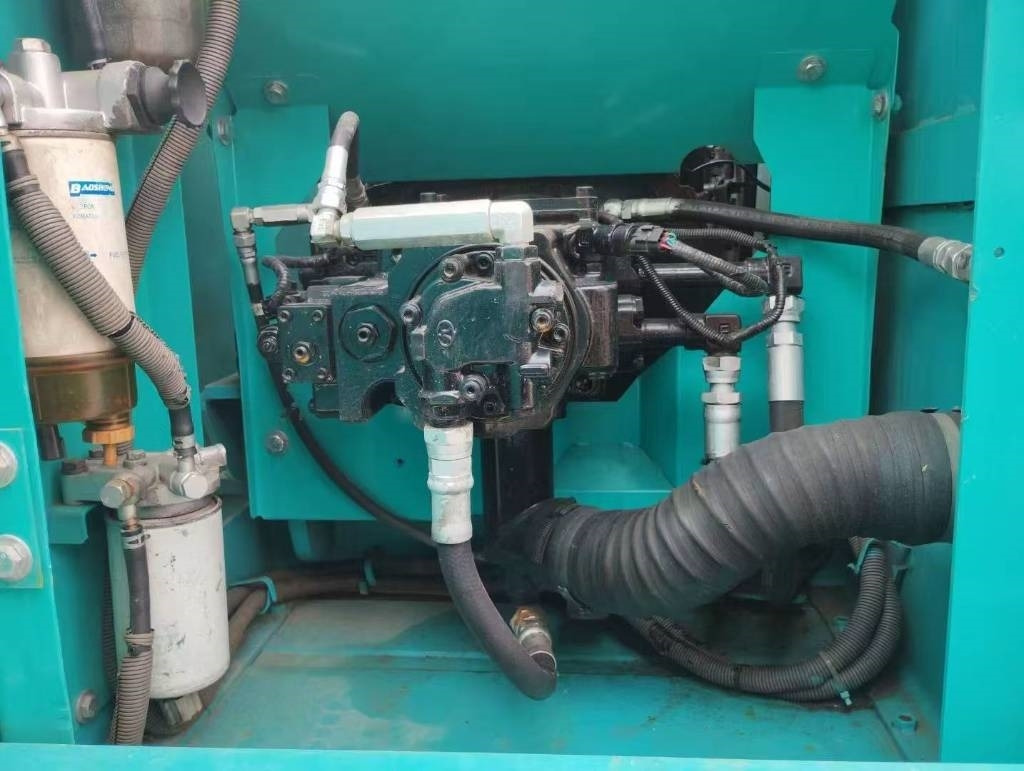 Kobelco 130 - Máy xúc bánh xích: hình 2 Kobelco 130 - Máy xúc bánh xích: hình 2