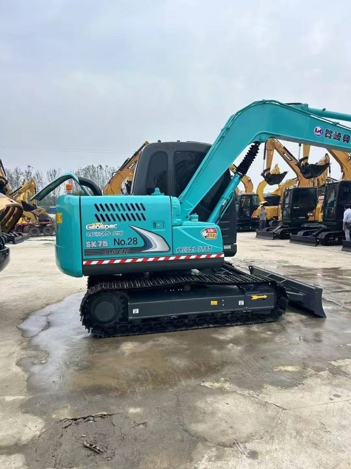 Kobelco SK 75 - Máy xúc bánh xích: hình 4 Kobelco SK 75 - Máy xúc bánh xích: hình 4