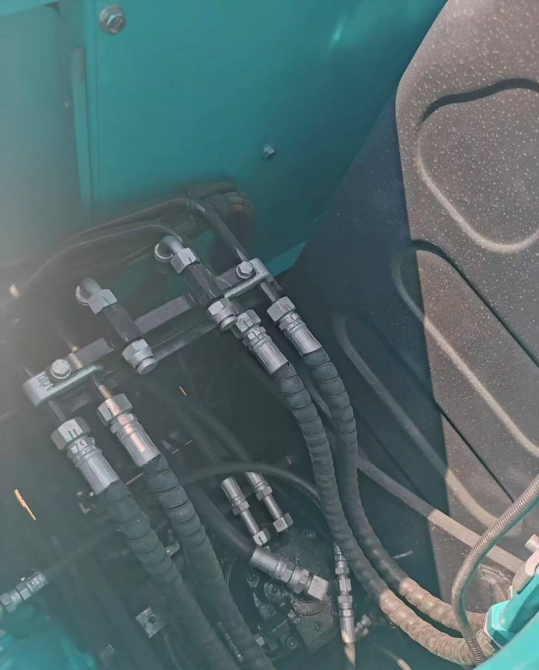 Kobelco SK 75 - Máy xúc bánh xích: hình 4 Kobelco SK 75 - Máy xúc bánh xích: hình 4
