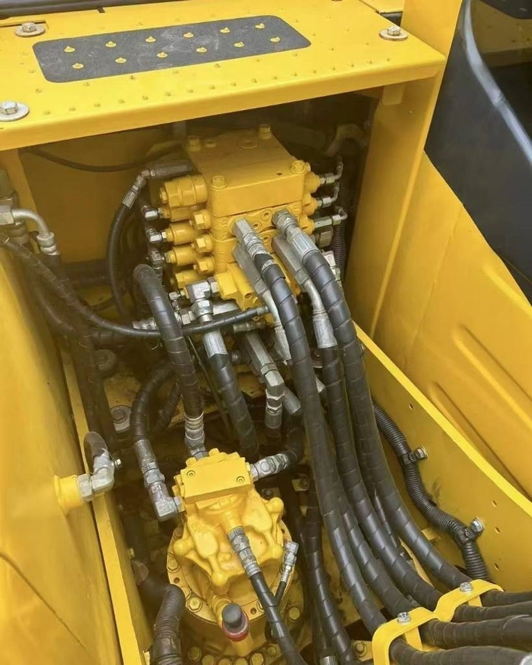 Máy xúc bánh xích Komatsu PC 110: hình 10 Máy xúc bánh xích Komatsu PC 110: hình 10