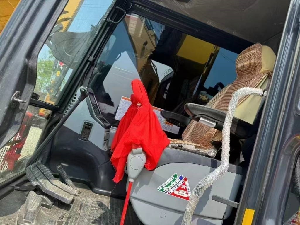 Komatsu PC 130 - Máy xúc bánh xích: hình 4 Komatsu PC 130 - Máy xúc bánh xích: hình 4