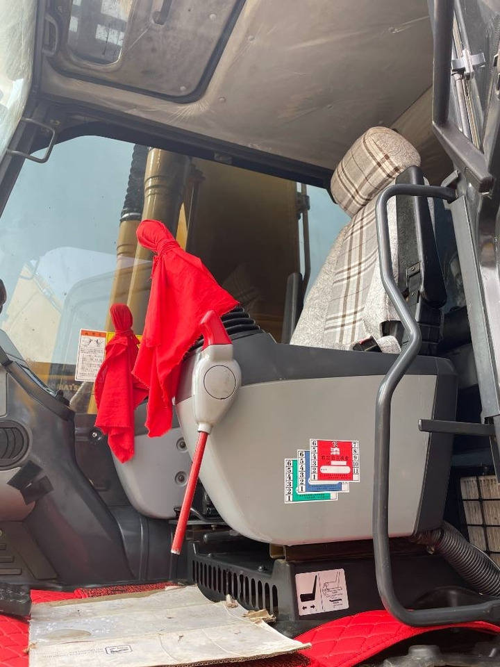 Komatsu PC 200-8 - Máy xúc bánh xích: hình 2 Komatsu PC 200-8 - Máy xúc bánh xích: hình 2