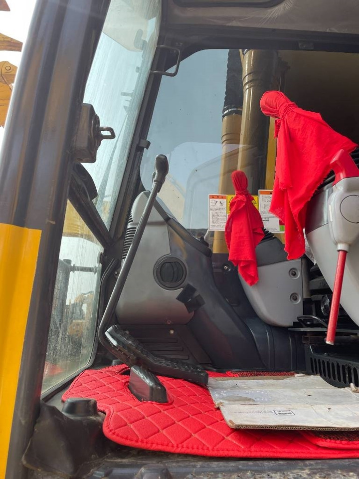 Komatsu PC 200-8 - Máy xúc bánh xích: hình 3 Komatsu PC 200-8 - Máy xúc bánh xích: hình 3