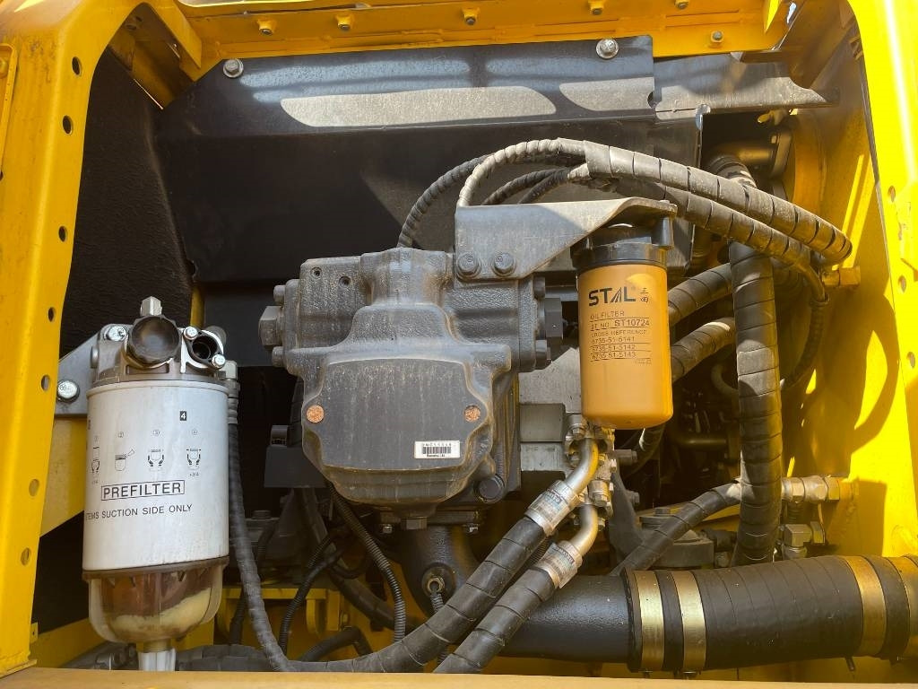 Komatsu PC 210 - Máy xúc bánh xích: hình 4 Komatsu PC 210 - Máy xúc bánh xích: hình 4