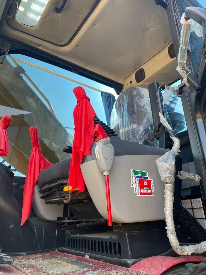 Komatsu PC 210 - Máy xúc bánh xích: hình 2 Komatsu PC 210 - Máy xúc bánh xích: hình 2