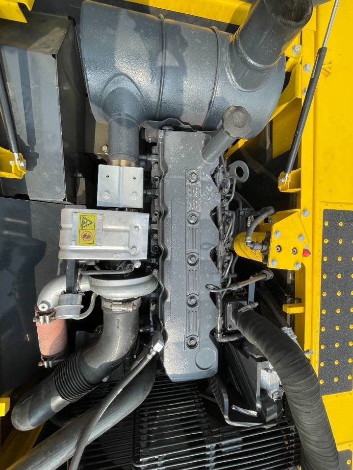 Komatsu PC 220-8 - Máy xúc bánh xích: hình 4 Komatsu PC 220-8 - Máy xúc bánh xích: hình 4