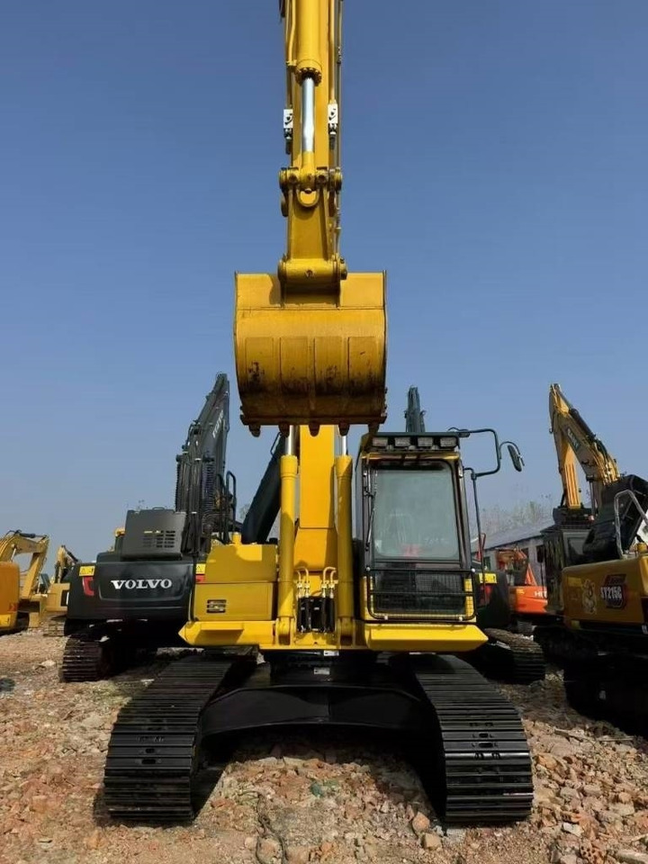Komatsu PC 220 - Máy xúc bánh xích: hình 3 Komatsu PC 220 - Máy xúc bánh xích: hình 3