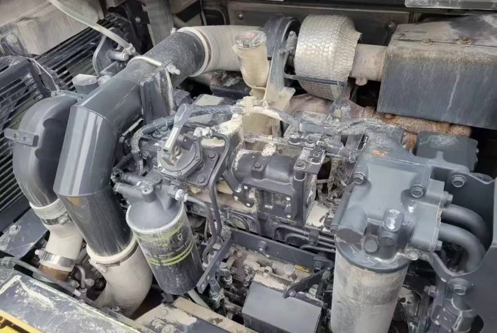 Komatsu PC 460-8 - Máy xúc bánh xích: hình 5 Komatsu PC 460-8 - Máy xúc bánh xích: hình 5