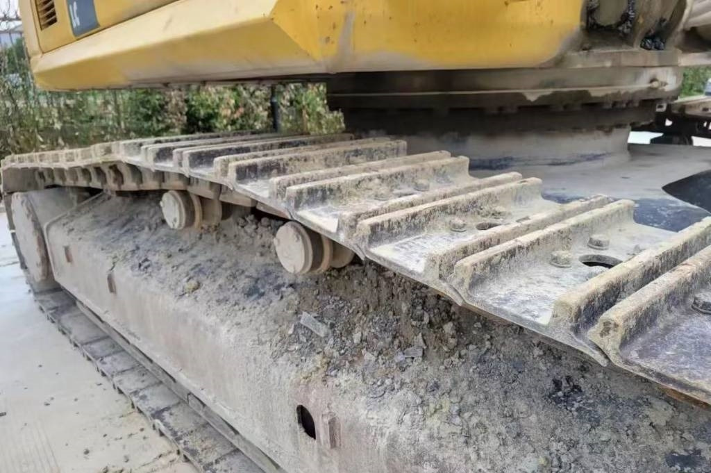 Komatsu PC 460-8 - Máy xúc bánh xích: hình 4 Komatsu PC 460-8 - Máy xúc bánh xích: hình 4