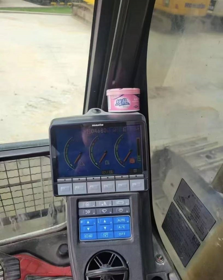 Komatsu PC 460-8 - Máy xúc bánh xích: hình 2 Komatsu PC 460-8 - Máy xúc bánh xích: hình 2