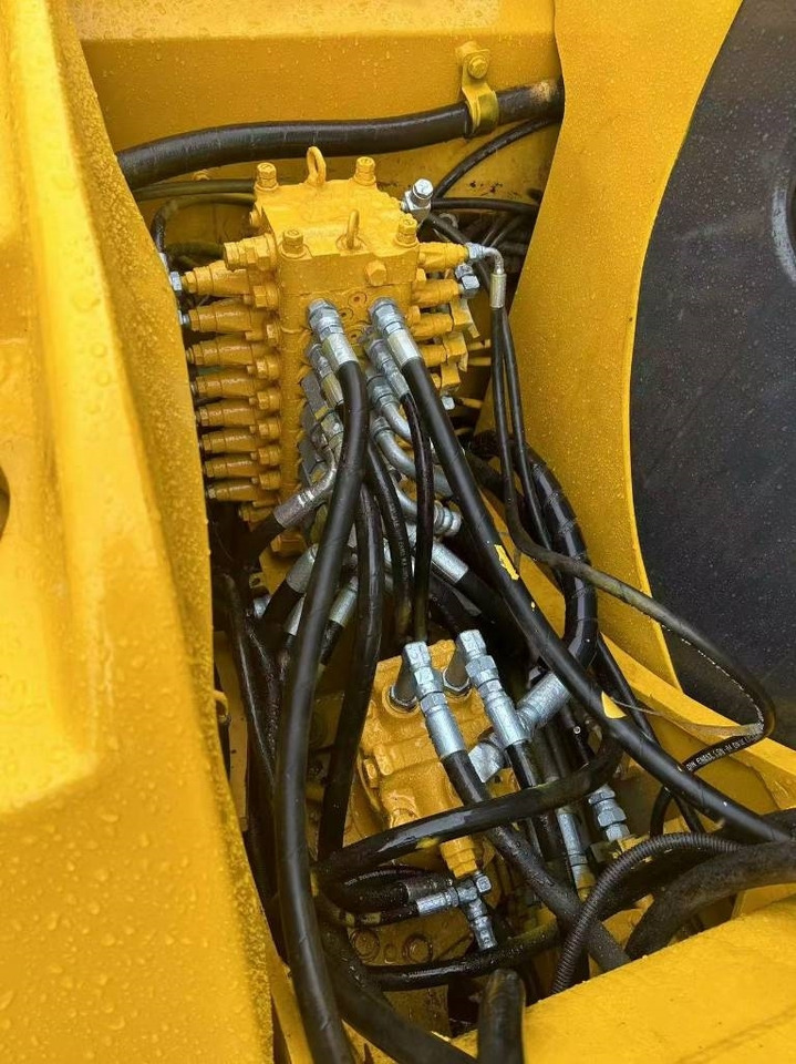 Komatsu PC 60 - Máy xúc mini: hình 5 Komatsu PC 60 - Máy xúc mini: hình 5