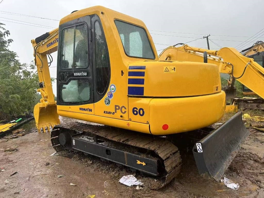 Komatsu PC 60 - Máy xúc mini: hình 2 Komatsu PC 60 - Máy xúc mini: hình 2
