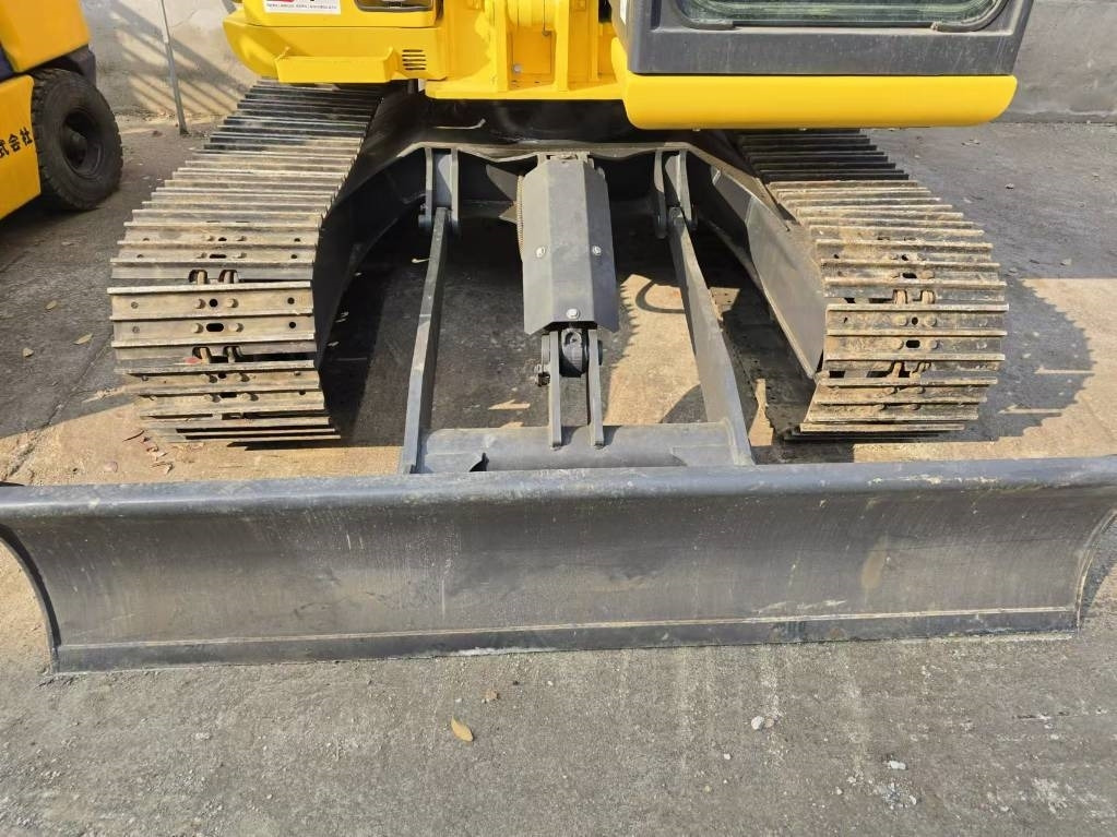 Komatsu PC 70 - Máy xúc mini: hình 3 Komatsu PC 70 - Máy xúc mini: hình 3