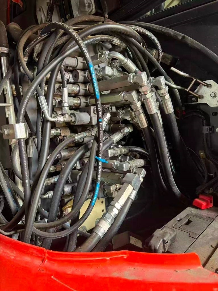 Kubota KX 165 - Máy xúc bánh xích: hình 5 Kubota KX 165 - Máy xúc bánh xích: hình 5