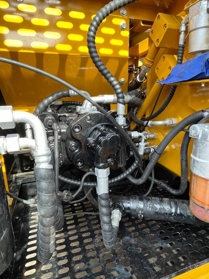 Sany SY 135 - Máy xúc bánh xích: hình 3 Sany SY 135 - Máy xúc bánh xích: hình 3