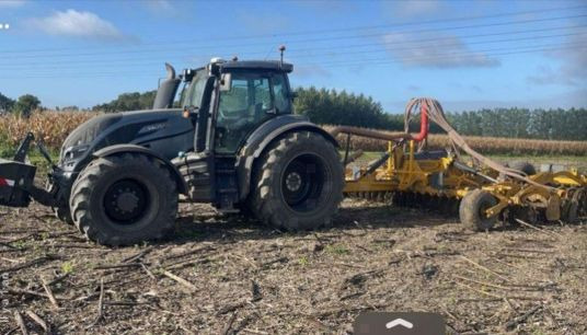 Valtra T174 VERSU - Máy cày: hình 1 Valtra T174 VERSU - Máy cày: hình 1