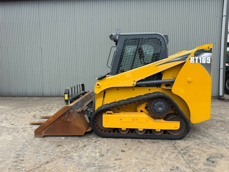 Gehl RT165 - Máy xúc lật bánh xích: hình 1 Gehl RT165 - Máy xúc lật bánh xích: hình 1