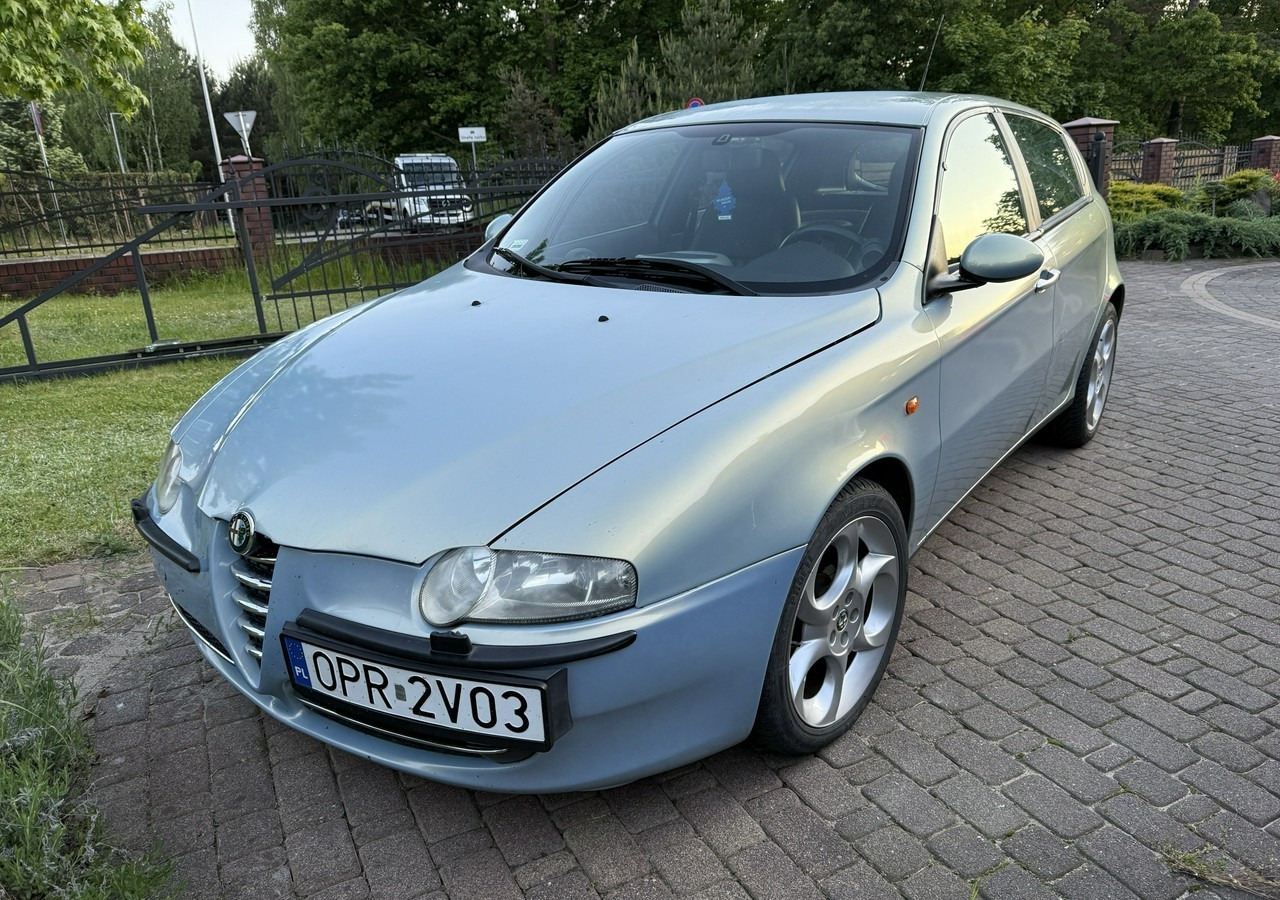 Alfa Romeo 147 Alfa Romeo 147 Klima 1.9 jtd-140KM - Xe hơi: hình 2 Alfa Romeo 147 Alfa Romeo 147 Klima 1.9 jtd-140KM - Xe hơi: hình 2