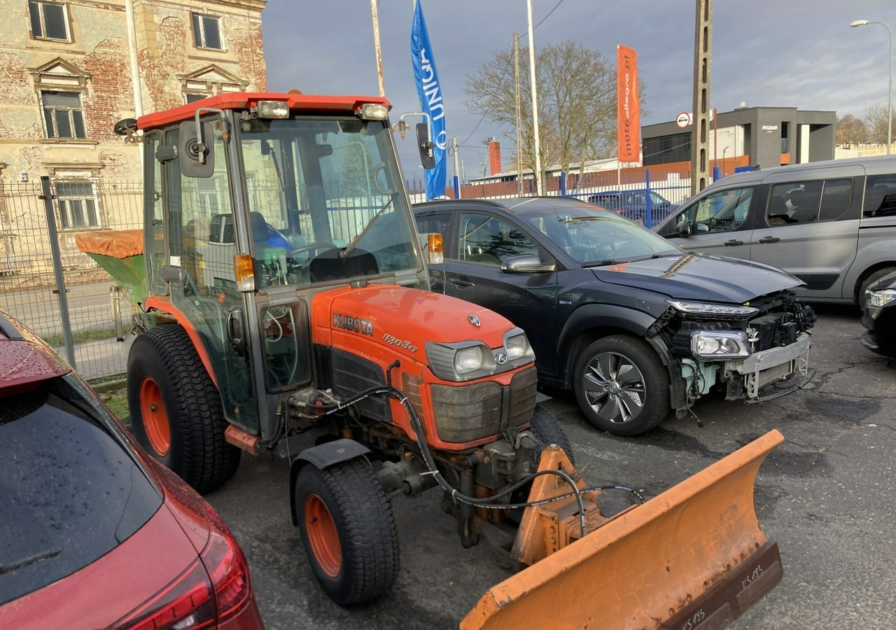 Inna Inny Traktor Kubota 4X4 B 3030 Odśnieżarka posypywarka Pług 2011 - Máy cày đa dụng: hình 2 Inna Inny Traktor Kubota 4X4 B 3030 Odśnieżarka posypywarka Pług 2011 - Máy cày đa dụng: hình 2