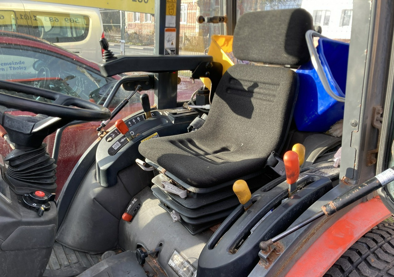 Inna Inny Traktor Kubota 4X4 B 3030 Odśnieżarka posypywarka Pług 2011 - Máy cày đa dụng: hình 3 Inna Inny Traktor Kubota 4X4 B 3030 Odśnieżarka posypywarka Pług 2011 - Máy cày đa dụng: hình 3