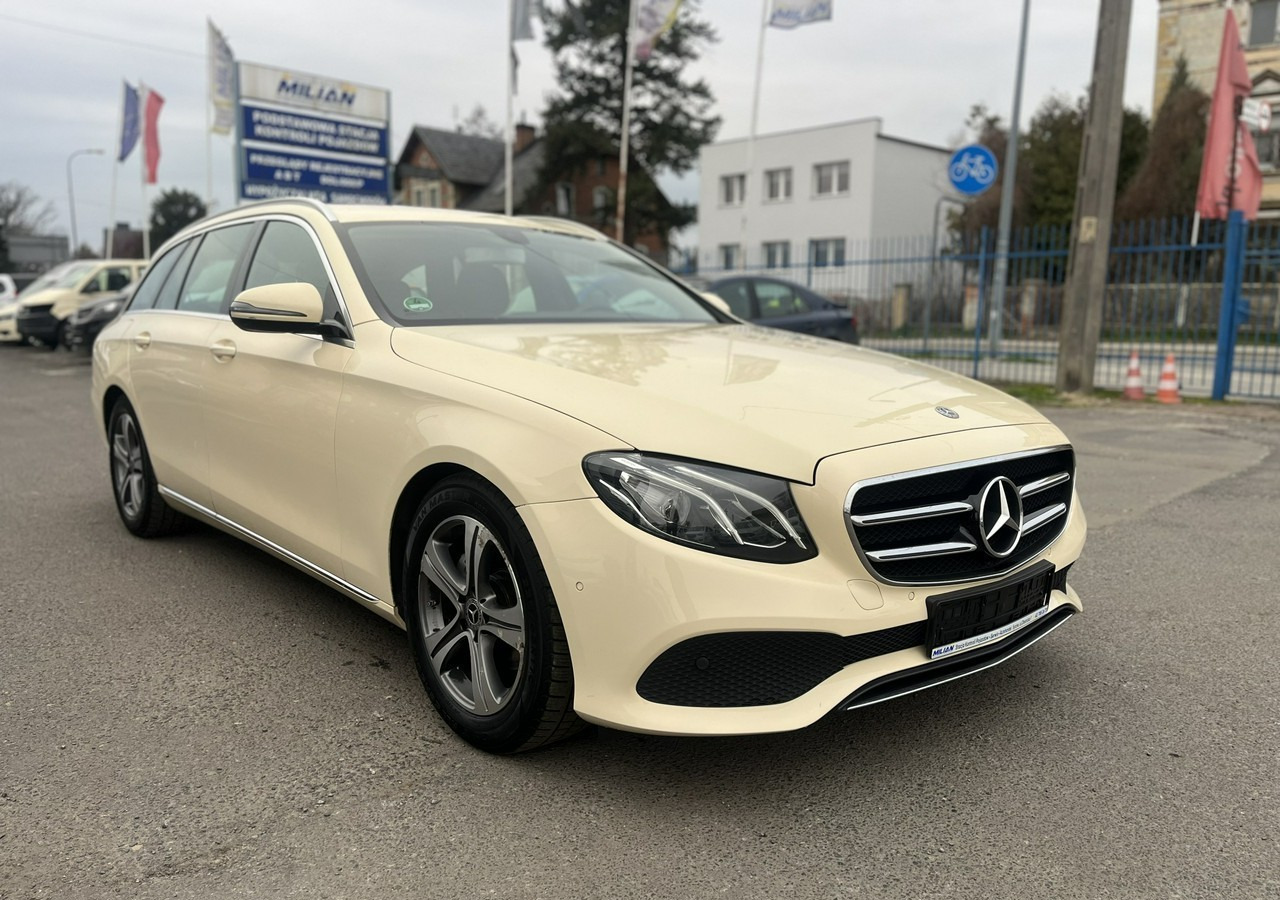 Mercedes-Benz Klasa E E220d T 9G-tronic 197KM Navi FullLed Kamera Asystent Model 2020 FV 2 - Xe hơi: hình 3 Mercedes-Benz Klasa E E220d T 9G-tronic 197KM Navi FullLed Kamera Asystent Model 2020 FV 2 - Xe hơi: hình 3
